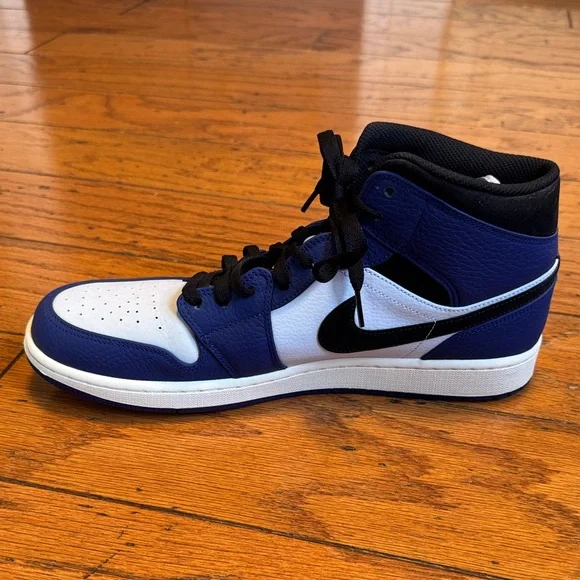 Air Jordan 1 Retro Mid